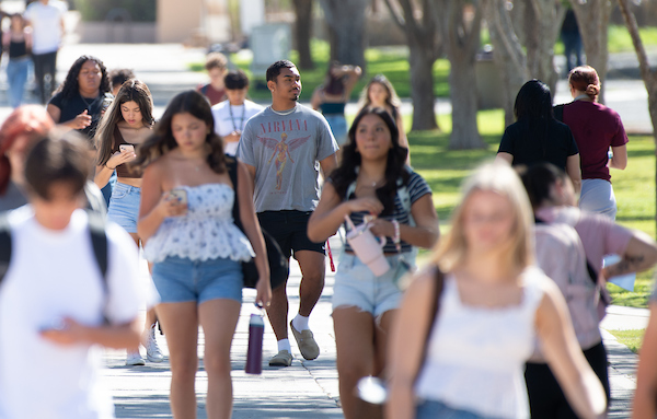 NMSU students walking down the International Mall for class